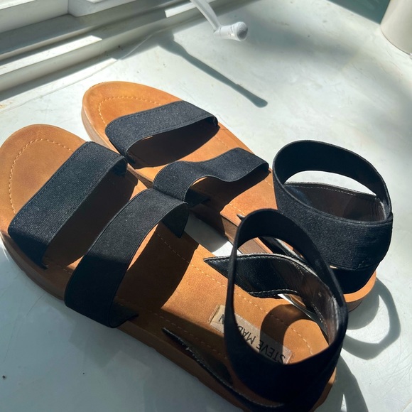 Size 8, Steve Madden black strap sandals - Picture 1 of 6